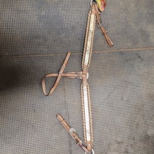 Silver & Light oil horse breast collar